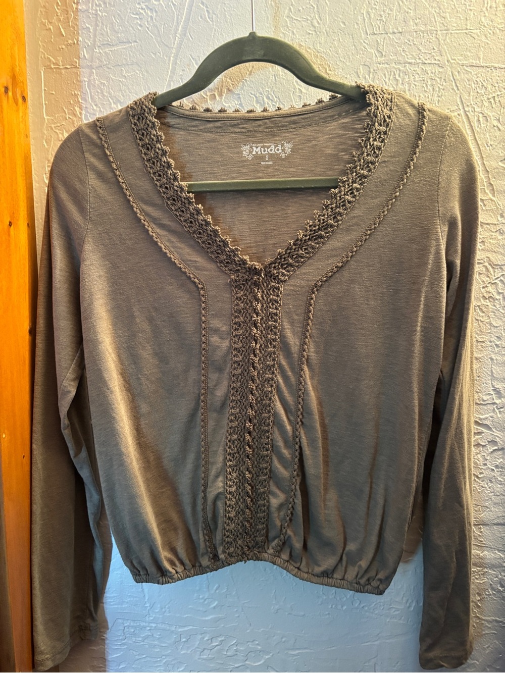 Mudd Women's Long-Sleeve Crochet Trim Top — Olive green